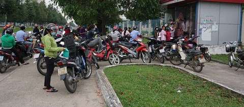 ATM lại trục trặc, Internet banking cũng bị chậm - Ảnh 1. ATM lại trục trặc, Internet banking cũng bị chậm - Ảnh 1.