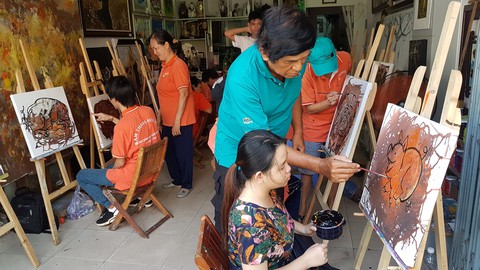 Tranh ông ỉn đón xuân 3 miền bắc - trung - nam - Ảnh 3. Tranh ông ỉn đón xuân 3 miền bắc - trung - nam - Ảnh 3.