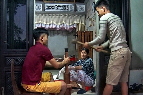 Phù Bài - rền vang tiếng đóng bánh khô - Ảnh 1. Phù Bài - rền vang tiếng đóng bánh khô - Ảnh 1.