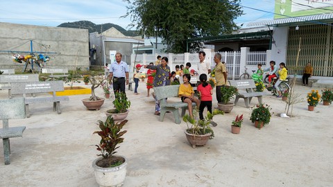 Chính quyền đối thoại với hàng trăm hộ đòi giữ sân miếu - Ảnh 4. Chính quyền đối thoại với hàng trăm hộ đòi giữ sân miếu - Ảnh 4.