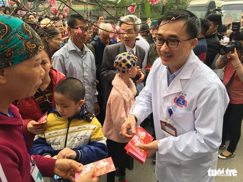 Nước mắt, nụ cười trên chuyến xe về nhà ăn tết của bệnh nhân ung thư - Ảnh 4. Nước mắt, nụ cười trên chuyến xe về nhà ăn tết của bệnh nhân ung thư - Ảnh 4.