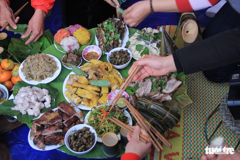 Mâm cơm ngày Tết của bà con dân tộc có gì đặc biệt? - Ảnh 2. Mâm cơm ngày Tết của bà con dân tộc có gì đặc biệt? - Ảnh 2.