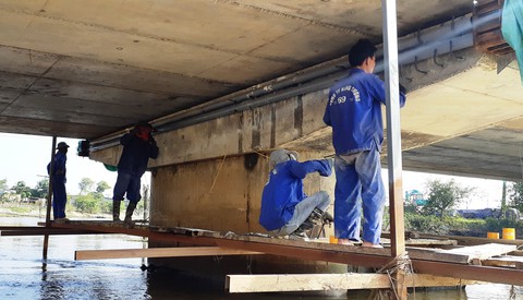 Cầu Ải rạn nứt là tai nạn nghề nghiệp? - Ảnh 2. Cầu Ải rạn nứt là tai nạn nghề nghiệp? - Ảnh 2.