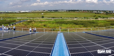 Một công ty đầu tư 7 triệu USD lắp mái nhà xưởng điện mặt trời - Ảnh 2. Một công ty đầu tư 7 triệu USD lắp mái nhà xưởng điện mặt trời - Ảnh 2.