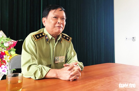 Vụ quản lý thị trường bị tố ‘làm luật’: Đến làm việc hay mua thuốc? - Ảnh 2. Vụ quản lý thị trường bị tố ‘làm luật’: Đến làm việc hay mua thuốc? - Ảnh 2.