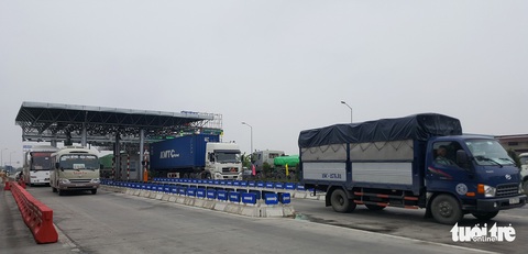 BOT Tiên Cựu mới thu phí ngày đầu đã phải xả trạm - Ảnh 4. BOT Tiên Cựu mới thu phí ngày đầu đã phải xả trạm - Ảnh 4.