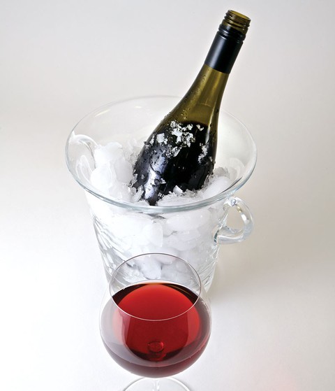 Vang trắng ướp lạnh thì ngon, sangria uống đá chuẩn vui tiệc tùng - Ảnh 1. Vang trắng ướp lạnh thì ngon, sangria uống đá chuẩn vui tiệc tùng - Ảnh 1.