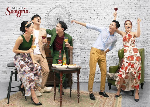 Vang trắng ướp lạnh thì ngon, sangria uống đá chuẩn vui tiệc tùng - Ảnh 2. Vang trắng ướp lạnh thì ngon, sangria uống đá chuẩn vui tiệc tùng - Ảnh 2.
