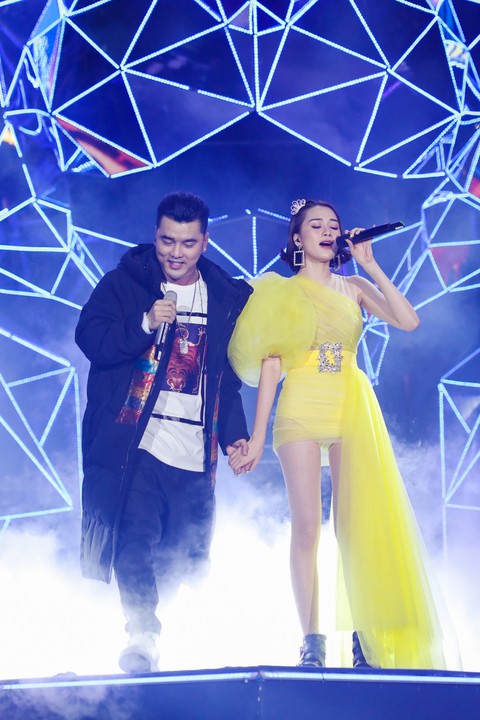 Mỹ Tâm, Sơn Tùng, Đông Nhi khiến fan “khản giọng” tại Tiger Remix 2019 - Ảnh 3. Mỹ Tâm, Sơn Tùng, Đông Nhi khiến fan “khản giọng” tại Tiger Remix 2019 - Ảnh 3.
