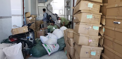 Tạm giữ hàng trăm nghìn bao cao su, gel bôi trơn nghi hàng giả - Ảnh 3. Tạm giữ hàng trăm nghìn bao cao su, gel bôi trơn nghi hàng giả - Ảnh 3.