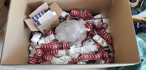 Tạm giữ hàng trăm nghìn bao cao su, gel bôi trơn nghi hàng giả - Ảnh 4. Tạm giữ hàng trăm nghìn bao cao su, gel bôi trơn nghi hàng giả - Ảnh 4.