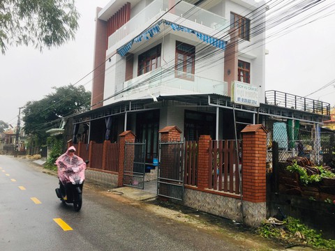 Bé gái bị cướp đâm vào bụng đã tử vong - Ảnh 1. Bé gái bị cướp đâm vào bụng đã tử vong - Ảnh 1.