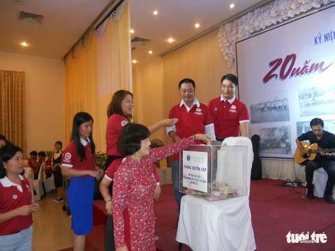 Họp lớp nhắc nhau kỷ niệm, chia sẻ yêu thương - Ảnh 3. Họp lớp nhắc nhau kỷ niệm, chia sẻ yêu thương - Ảnh 3.