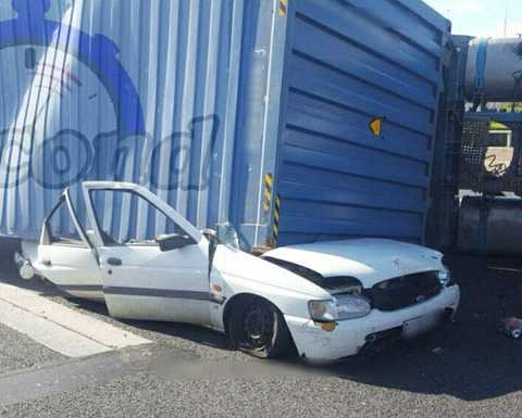 Đi gần xe container, làm sao để an toàn? - Ảnh 4. Đi gần xe container, làm sao để an toàn? - Ảnh 4.