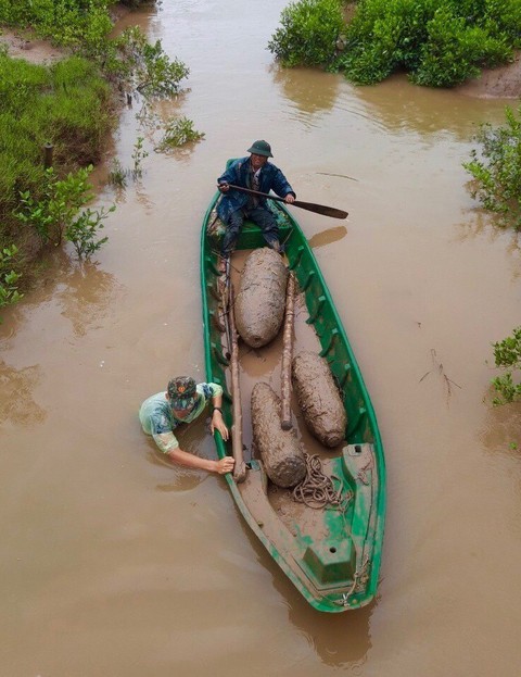 Hủy hơn 10 tấn bom, mìn trong một ngày - Ảnh 4. Hủy hơn 10 tấn bom, mìn trong một ngày - Ảnh 4.