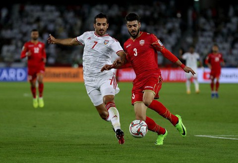 Nhờ trọng tài, chủ nhà UAE thoát thua Bahrain ở trận mở màn Asian Cup - Ảnh 1. Nhờ trọng tài, chủ nhà UAE thoát thua Bahrain ở trận mở màn Asian Cup - Ảnh 1.