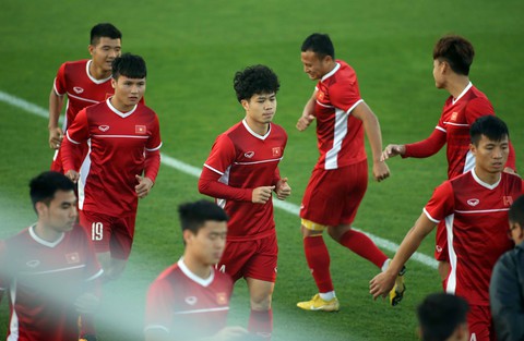 Công Phượng mang áo số 10 tại Asian Cup 2019 - Ảnh 2. Công Phượng mang áo số 10 tại Asian Cup 2019 - Ảnh 2.