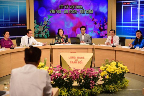 Siêu thị, cửa hàng tiện lợi tăng thời gian bán hàng dịp Tết - Ảnh 1. Siêu thị, cửa hàng tiện lợi tăng thời gian bán hàng dịp Tết - Ảnh 1.