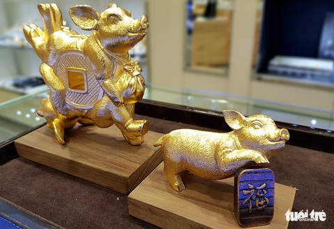 Đa dạng tượng heo mạ vàng làm quà ngày tết - Ảnh 1. Đa dạng tượng heo mạ vàng làm quà ngày tết - Ảnh 1.