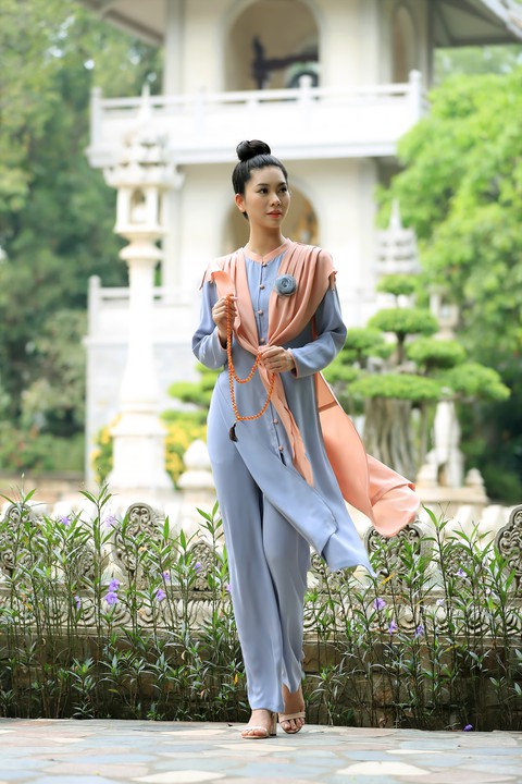 Trang phục lên chùa đẹp nền nã mà vẫn thời trang - Ảnh 3. Trang phục lên chùa đẹp nền nã mà vẫn thời trang - Ảnh 3.