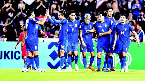 Asian Cup 2019: Tuyển Thái Lan và sức ép hóa rồng - Ảnh 1. Asian Cup 2019: Tuyển Thái Lan và sức ép hóa rồng - Ảnh 1.