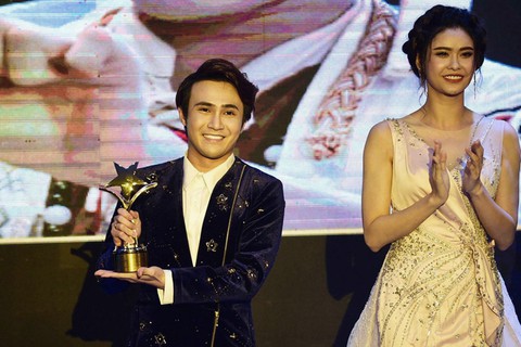 Đêm chạy sô nhận 4 giải thưởng khó quên của Huỳnh Lập - Ảnh 2. Đêm chạy sô nhận 4 giải thưởng khó quên của Huỳnh Lập - Ảnh 2.