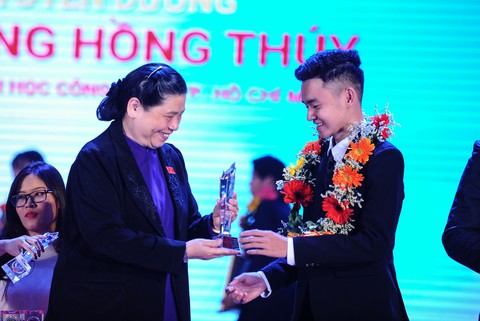 Năm 2018 đạt kỷ lục số lượng Sinh viên 5 tốt - Ảnh 1. Năm 2018 đạt kỷ lục số lượng Sinh viên 5 tốt - Ảnh 1.
