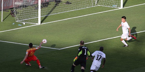 Thủ môn mắc sai lầm, Kyrgyzstan thua ngược Trung Quốc ở trận ra quân Asian Cup 2019 - Ảnh 1. Thủ môn mắc sai lầm, Kyrgyzstan thua ngược Trung Quốc ở trận ra quân Asian Cup 2019 - Ảnh 1.