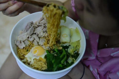 Ăn mì gói thế nào để tăng giá trị dinh dưỡng? - Ảnh 1. Ăn mì gói thế nào để tăng giá trị dinh dưỡng? - Ảnh 1.