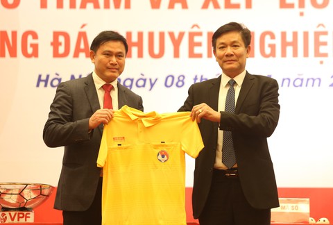 V-League 2019 sẽ áp dụng công nghệ VAR - Ảnh 2. V-League 2019 sẽ áp dụng công nghệ VAR - Ảnh 2.