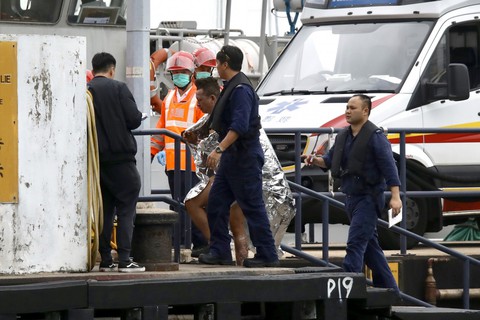 Tàu dầu Việt cháy ở Hong Kong: Chữa cháy vô cùng nguy hiểm - Ảnh 5. Tàu dầu Việt cháy ở Hong Kong: Chữa cháy vô cùng nguy hiểm - Ảnh 5.