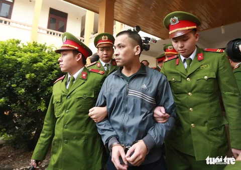 Nguyên giám đốc xuất hiện, BS Lương vắng mặt, hoãn phiên tòa chạy thận 9 người chết - Ảnh 3. Nguyên giám đốc xuất hiện, BS Lương vắng mặt, hoãn phiên tòa chạy thận 9 người chết - Ảnh 3.