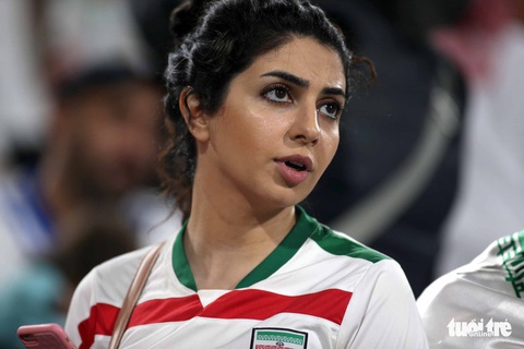 Ngắm những cô gái Iran xinh đẹp trong chiến thắng 5 sao trước Yemen - Ảnh 2. Ngắm những cô gái Iran xinh đẹp trong chiến thắng 5 sao trước Yemen - Ảnh 2.