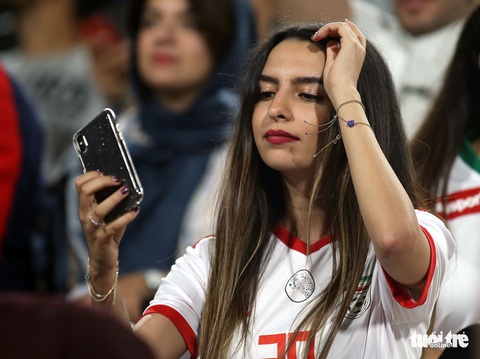 Ngắm những cô gái Iran xinh đẹp trong chiến thắng 5 sao trước Yemen - Ảnh 6. Ngắm những cô gái Iran xinh đẹp trong chiến thắng 5 sao trước Yemen - Ảnh 6.