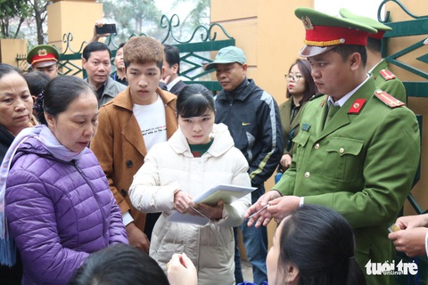 Nguyên giám đốc xuất hiện, BS Lương vắng mặt, hoãn phiên tòa chạy thận 9 người chết - Ảnh 8. Nguyên giám đốc xuất hiện, BS Lương vắng mặt, hoãn phiên tòa chạy thận 9 người chết - Ảnh 8.