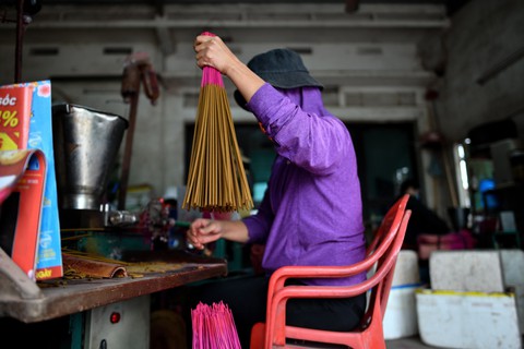 Làng nhang nhuộm màu hồng ở Việt Nam lên báo Tây - Ảnh 12. Làng nhang nhuộm màu hồng ở Việt Nam lên báo Tây - Ảnh 12.