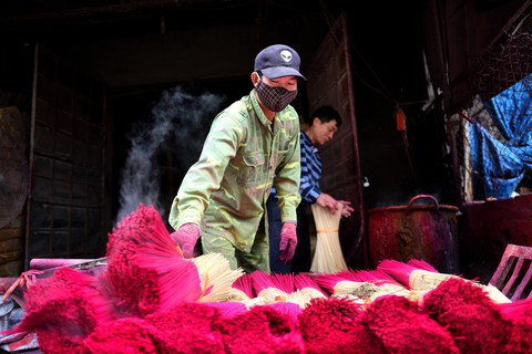 Làng nhang nhuộm màu hồng ở Việt Nam lên báo Tây - Ảnh 4. Làng nhang nhuộm màu hồng ở Việt Nam lên báo Tây - Ảnh 4.