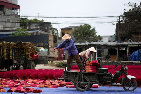 Làng nhang nhuộm màu hồng ở Việt Nam lên báo Tây - Ảnh 6. Làng nhang nhuộm màu hồng ở Việt Nam lên báo Tây - Ảnh 6.