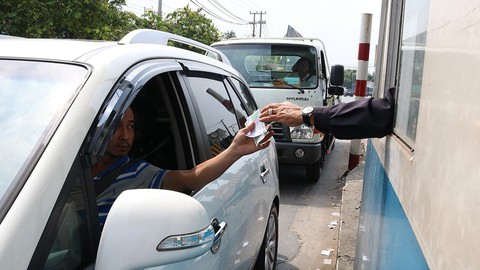 Triển khai chậm thu phí không dừng: Nhà đầu tư sợ minh bạch! - Ảnh 1. Triển khai chậm thu phí không dừng: Nhà đầu tư sợ minh bạch! - Ảnh 1.