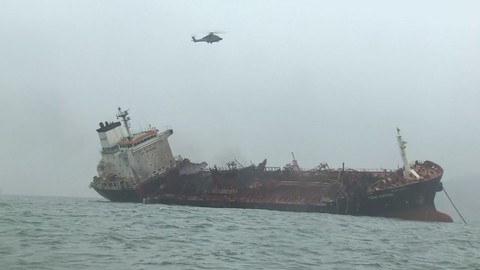 Vụ cháy tàu dầu: Đề nghị Hong Kong tìm kiếm thuyền viên mất tích - Ảnh 2. Vụ cháy tàu dầu: Đề nghị Hong Kong tìm kiếm thuyền viên mất tích - Ảnh 2.