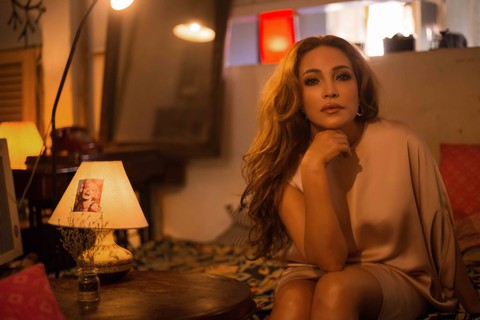 Ra mắt album đầu tiên ở Việt Nam, ca sĩ Thanh Hà cầu hôn bạn trai - Ảnh 1. Ra mắt album đầu tiên ở Việt Nam, ca sĩ Thanh Hà cầu hôn bạn trai - Ảnh 1.