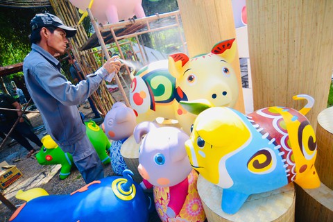 Linh kiện đường hoa Nguyễn Huệ 2019 đang được làm thế nào? - Ảnh 2. Linh kiện đường hoa Nguyễn Huệ 2019 đang được làm thế nào? - Ảnh 2.