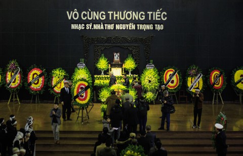 Lễ viếng nhà thơ Nguyễn Trọng Tạo: Mừng bác lên tiên! - Ảnh 5. Lễ viếng nhà thơ Nguyễn Trọng Tạo: Mừng bác lên tiên! - Ảnh 5.