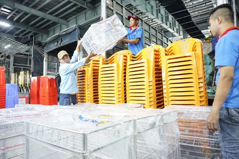 Qui Phúc tất bật sản xuất phục vụ người tiêu dùng Tết - Ảnh 4. Qui Phúc tất bật sản xuất phục vụ người tiêu dùng Tết - Ảnh 4.