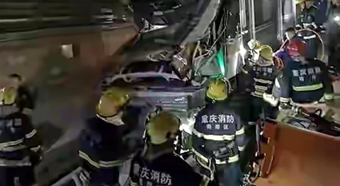 Tàu điện ngầm Trung Quốc va hầm tránh bom, 4 người thương vong - Ảnh 1. Tàu điện ngầm Trung Quốc va hầm tránh bom, 4 người thương vong - Ảnh 1.