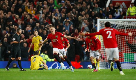 Bị Arsenal cầm hòa 1-1, Manchester United có khởi đầu tệ nhất trong 30 năm - Ảnh 2. Bị Arsenal cầm hòa 1-1, Manchester United có khởi đầu tệ nhất trong 30 năm - Ảnh 2.