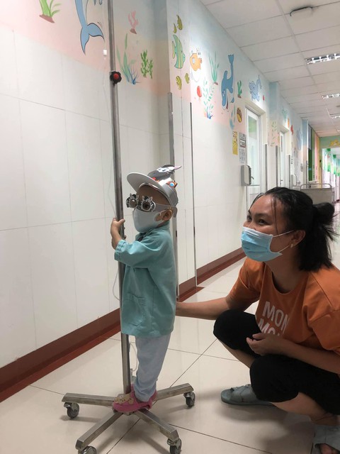 Ảnh dự thi Khoảnh khắc đáng yêu: Hát bên hành lang bệnh viện - Ảnh 4. Ảnh dự thi Khoảnh khắc đáng yêu: Hát bên hành lang bệnh viện - Ảnh 4.