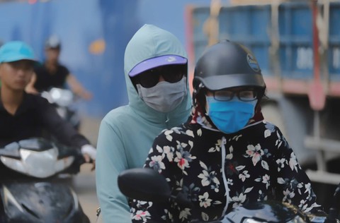 Ô nhiễm gia tăng, Bộ Tài nguyên - môi trường khuyến cáo hạn chế ra ngoài - Ảnh 1. Ô nhiễm gia tăng, Bộ Tài nguyên - môi trường khuyến cáo hạn chế ra ngoài - Ảnh 1.