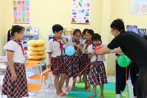 Những bạn trẻ âm thầm góp sách tặng học trò vùng sâu - Ảnh 2. Những bạn trẻ âm thầm góp sách tặng học trò vùng sâu - Ảnh 2.