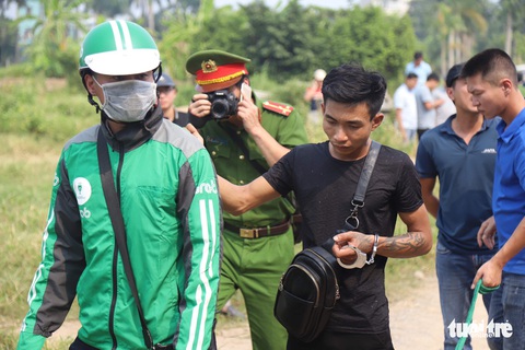 Công an xác định 2 nghi phạm giết SV chạy Grab đã bàn tính trước - Ảnh 1. Công an xác định 2 nghi phạm giết SV chạy Grab đã bàn tính trước - Ảnh 1.